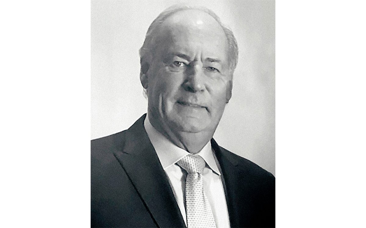 El magnate estadounidense Harry Sargeant III, en asociación con Alejandro Betancourt, consolidaron la asignación de CPP en los campos de la Faja Petrolífera del Orinoco Petrozamora, Petro Junín y Petrocedeño con la empresa Nabep
📍bit.ly/4qWOVji