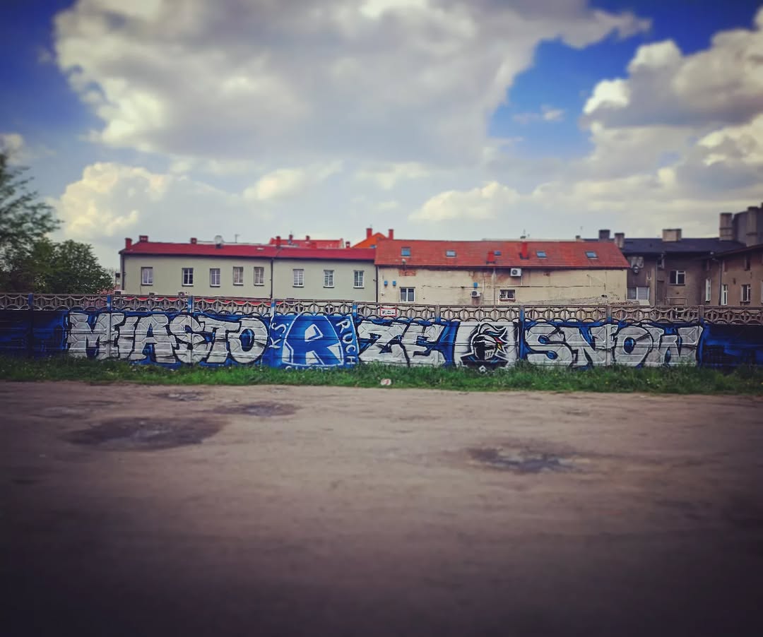 modzik1920's tweet photo. @RuchChorzow1920 💪 https://t.co/FBBlmKUklb