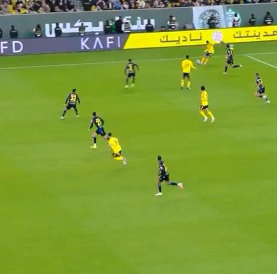 تسلل ماشافه إلاهم.. 
#النصر_التعاون