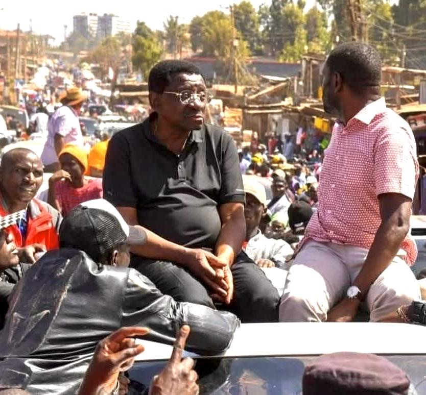 RobertAlai's tweet image. What is he looking for on the sunroof?