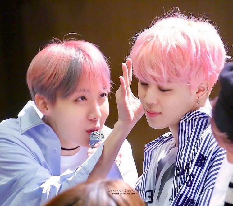 JihobiePicBot's tweet image. 