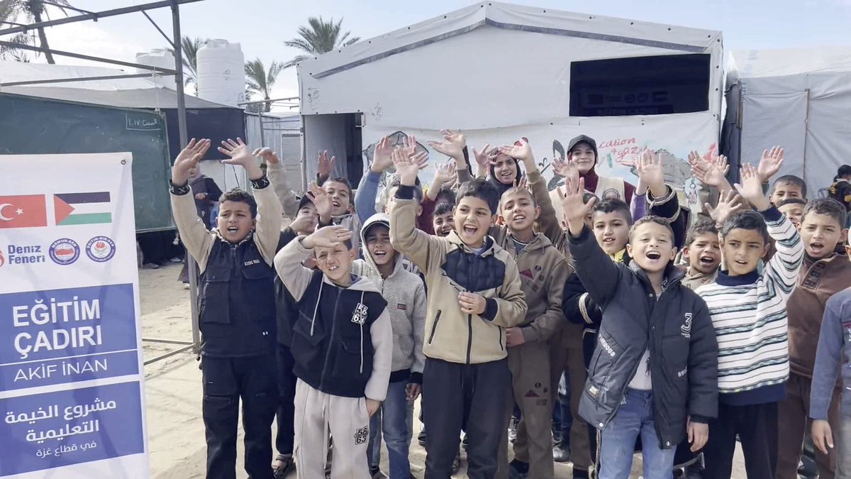 GAZZE’YE DESTEĞİMİZİ  “AKİF İNAN EĞİTİM ÇADIRI” İLE SÜRDÜRÜYORUZ 

Soykırımcı İsrail tarafından sürekli ihlal edilen kırılgan ateşkes sürecinde de Gazze’yi unutmuyor, desteğimizi sürdürüyoruz.  Son olarak Gazzeli çocukların eğitimine katkı sunmak amacıyla, Deniz Feneri Derneği