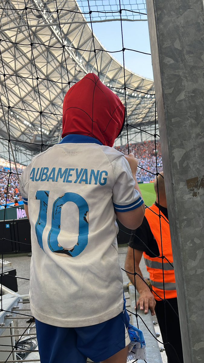 Simao_OM's tweet photo. @yacine_youssfi @Auba L’instant du moment @Auba  tkt pas https://t.co/4GR53k6mbJ