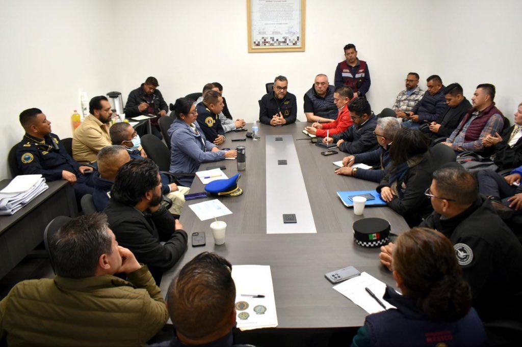 ¡La seguridad se construye con coordinación y compromiso! 🚓

Esta mañana participamos en la "Mesa de Seguridad y de Género", un espacio de diálogo y trabajo conjunto con los tres niveles de gobierno para dar seguimiento a las acciones en materia de seguridad, fortalecer la