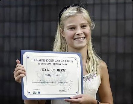 Dr_TheHistories's tweet image. Her name was Tilly Smith...

On December 26, 2004, she was walking along Mai Khao Beach in Phuket, Thailand, with her parents. It was their first overseas holiday together, a Christmas trip meant to be simple and joyful. The sky was clear. The water was calm. Nothing looked…