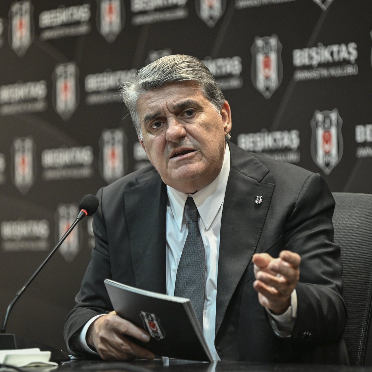 Enness33's tweet photo. DERHAL İSTİFA EDİN TRANSFER FALAN YAPMAYIN #serdaladalıistifa https://t.co/6ljTBulg4q