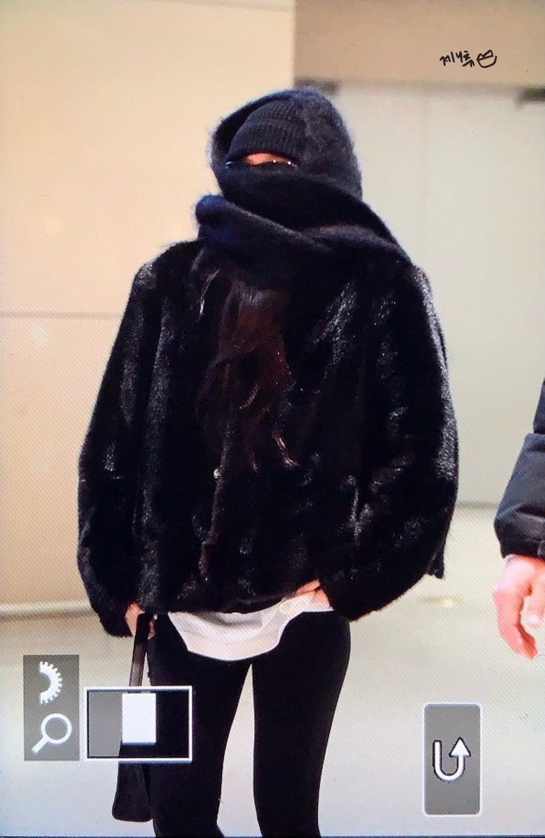 260127 데드라인 끄읕,, 고생많아따
#BLACKPINK #JENNIE #블랙핑크 #제니 <a href="/BLACKPINK/">BLACKPINKOFFICIAL</a> <a href="/oddatelier/">OA</a>