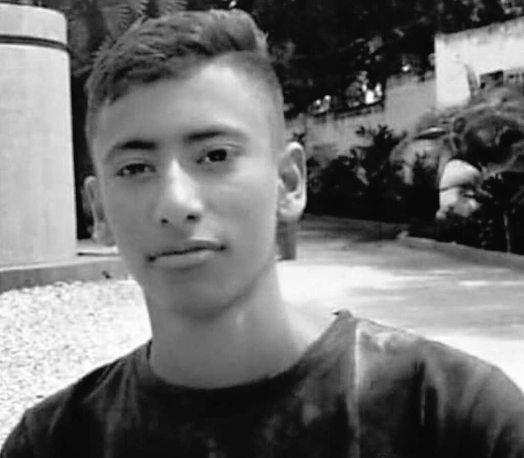 Excarcelado el adolescente GR, quien habia sido detenido en la ciudad de Cabudare #Lara el 9 de enero del 2025, por presuntamente tener en su móvil, mensajes antigubernamentales, fue condenado a 10 años. Nunca debió estar en prisión 

#QueSeanTodos
#CierrenLosCentrosDeTortura