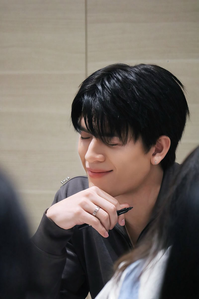 torrrrfunnn1234's tweet image. ใครไหวไปก่อนเลยค่ะ หล่อจะล้ม🥹

JOSSGAWIN GUINZLY FAM GREETING

#สนามอ่านเล่น2026xJossGawin
#JossGawin #JossWayar