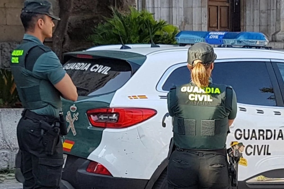 🇪🇸🇲🇦 | Dos okupas de origen marroquí agreden sexualmente a una niña de tres años en un bar de Mallorca. Los hechos ocurrieron el viernes. Uno de ellos fue detenido tras la rápida actuación de la madre y un vecino, mientras que el otro está siendo buscado por la Policía.