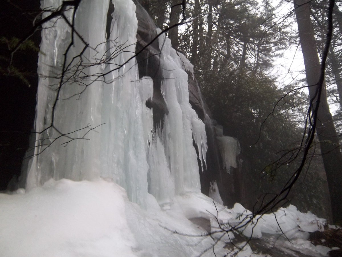 I had a timely memory come up today. Seems very appropriate for our great ice storm of '26! I took these photos at The Lodges at Eagles Nest waterfall back in January of 2011. Stay safe out there and enjoy all of the winter beauty this phenomenal property offers! 😃🥶🙏❄️