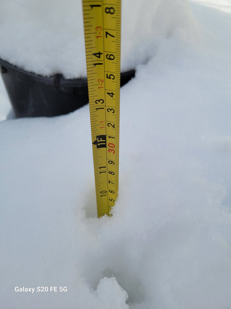 I just did several measurements of the snow that we got yesterday here in the lower part of #HamOnt and it looks like we got about 25 cm's or 26 cm's, not bad at all. :) #ONStorm <a href="/weathernetwork/">The Weather Network</a>