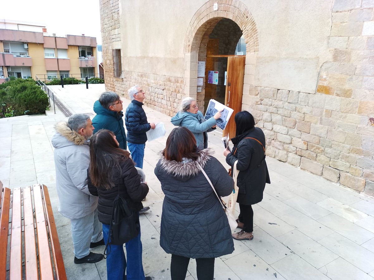 CfaCornella's tweet photo. Avui, el grup de #tarda de #CompeTIC1 ha visitat el #CastellDeCornellà. L'activitat s'emmarca en la promoció del patrimoni cultural de la ciutat que impulsem des del @CfaCornella. Com sempre, un agraïment a la Juana Mari @KuanumPatrimoni, la guia cultural!😊@educaciocat @se_bll5 https://t.co/urMiuwyo0Z