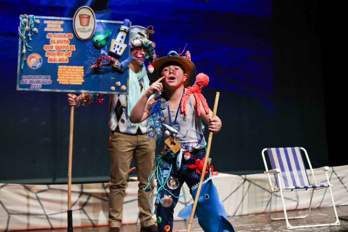 🎭 El romancero infantil ‘Al carajo el nota que quitó el morro de Málaga, que era un sitio muy perita, que mi abuelo iba a pescar allí y se lo pasaba muy bien, y cogí pulpos, focas, ballenas, boquerones y hasta tiburones’ <a href="/romancerodeMomo/">Romancero de Momo</a> concluye su repertorio.

📲