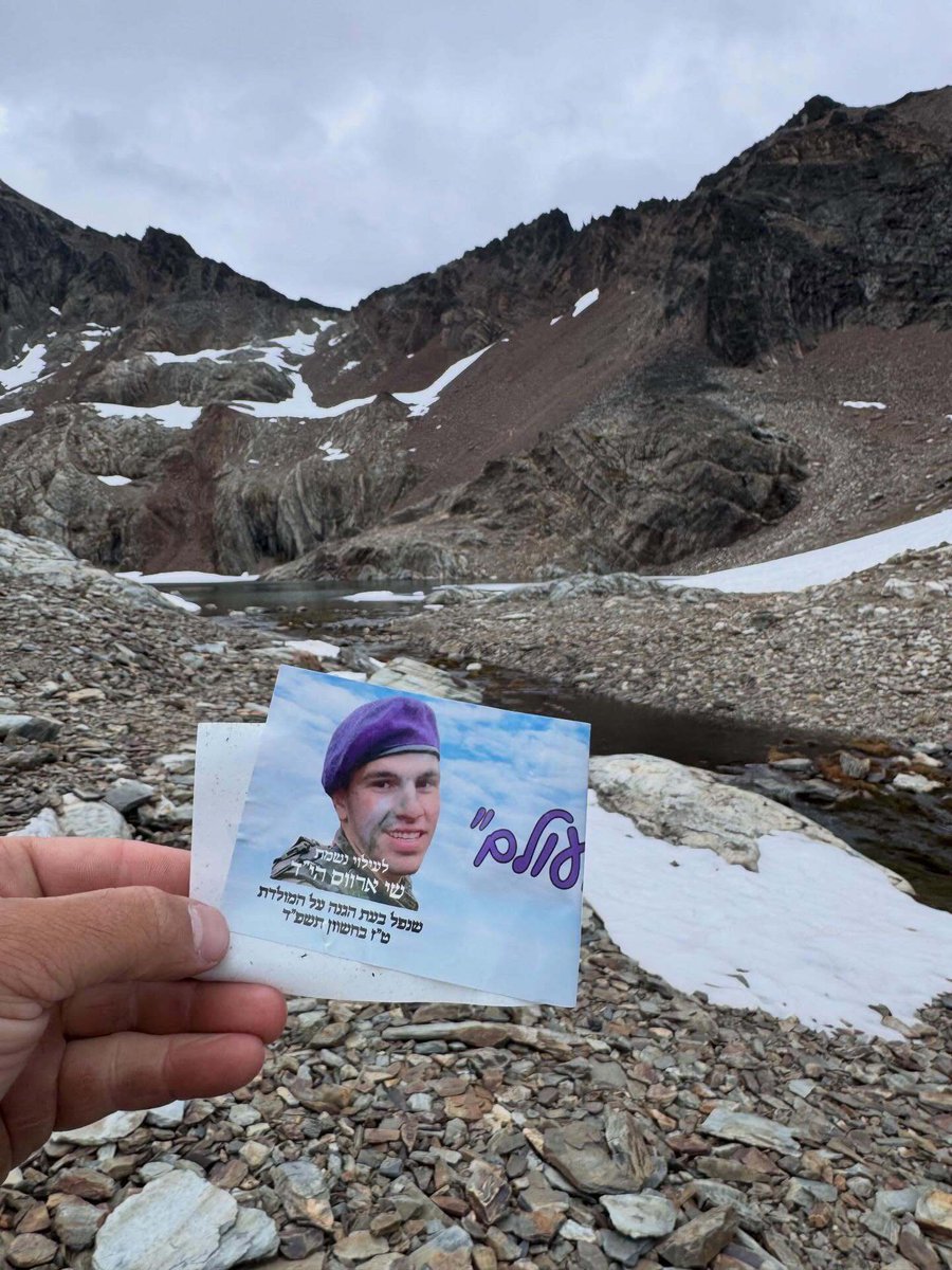 GoyDescontrol_'s tweet image. ⠀
𝗖𝗔𝗟𝗖𝗢𝗦 𝗘𝗡 𝗟𝗔 𝗟𝗔𝗚𝗨𝗡𝗔 𝗗𝗘 𝗟𝗢𝗦 𝟱 𝗛𝗡𝗢𝗦

Ayer encontraron por todos lados, calcos de soldados ¡$r43lí3$ en la laguna de los 5 hnos (como si marcaran el lugar para apropiárselo, dejando su huella en territorio ajeno como quien planta una bandera y se adueña…