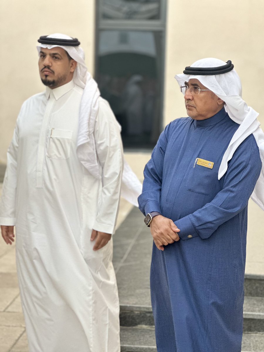 جانب من زيارة المدير العام د. سعيد الشريف، يرافقه مدير المدرسة الأستاذ عبدالرحمن القرشي، للاطلاع على سير العملية التعليمية ومتابعة الأداء الميداني