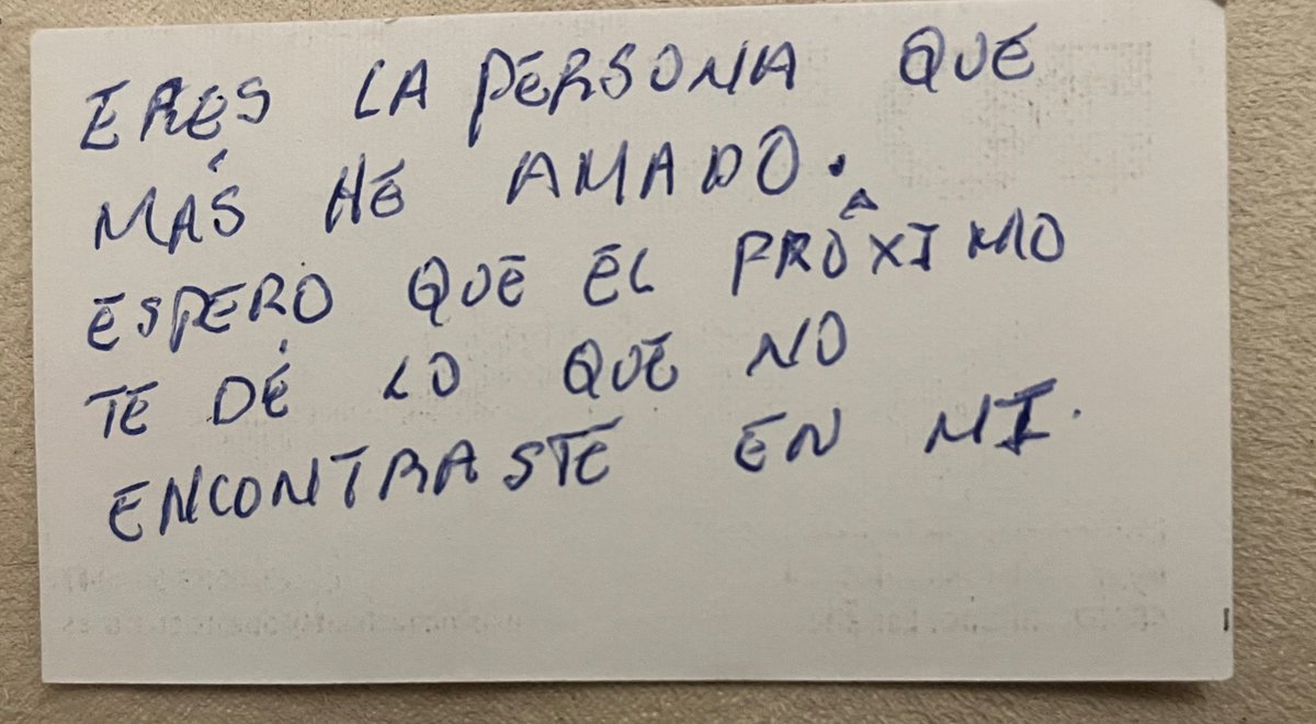 Me mudé a un nuevo depto y encontré esta tarjetita en una biblioteca. Una piña en el estómago dolía menos.