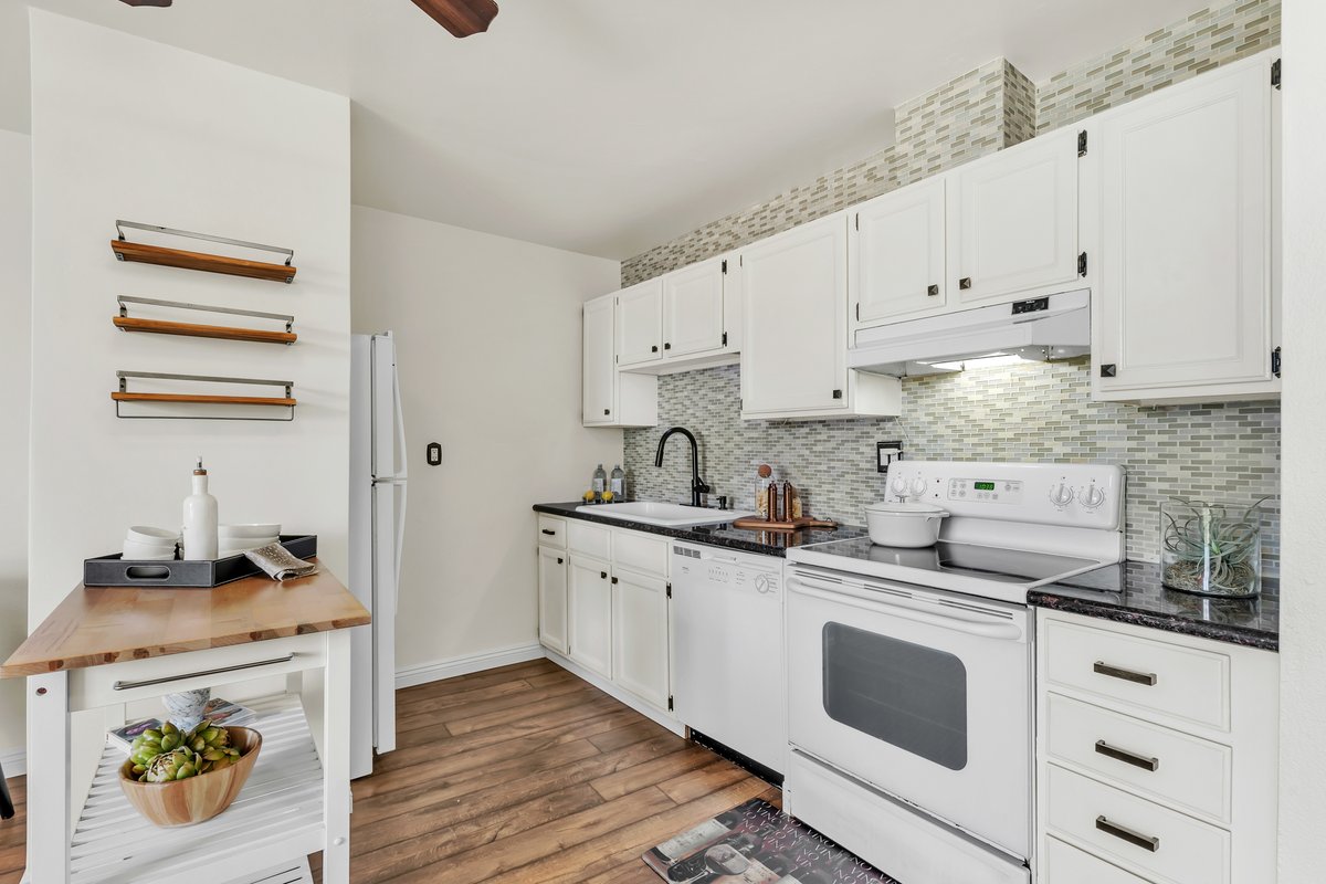 ParkMetroRealty's tweet photo. Price reduced to $414,500 at 3050 Rue D’Orleans #461. Assumable loan! 1BD/1BA condo w/courtyard views, in-unit laundry, storage, &amp; 1-car prkng. Gated comm near OB &amp; MB.

Schedule a Showing Today!
https://t.co/XLIpIYdIFY

Michael Nagy, REALTOR® 
DRE #2240292 
(619) 202-8624 https://t.co/3C4tnyYt1F