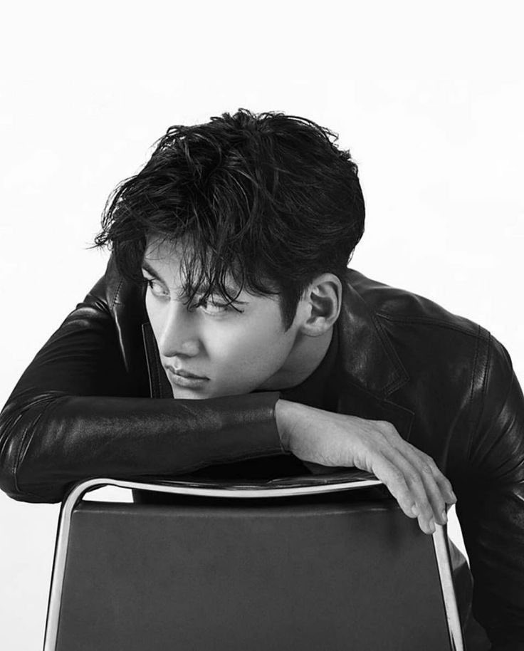 💭فقرة تصريحات متنوعة من تشانغووك𖤐

عن الحرية في الاختيار بتصريح يبرز شجاعته واستقلاليته كفنان يضع شغفه فوق النجاح التجاري.

"أحب أن أكون حرًا في اختياراتي. حتى لو فشلت، أريد أن أفشل بطريقتي الخاصة، لأن ذلك يعني أنني حاولت شيئًا أؤمن به."