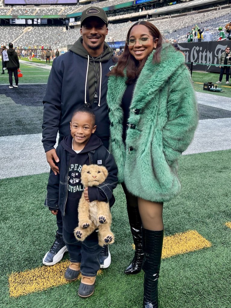 Edward Thompson tweet media