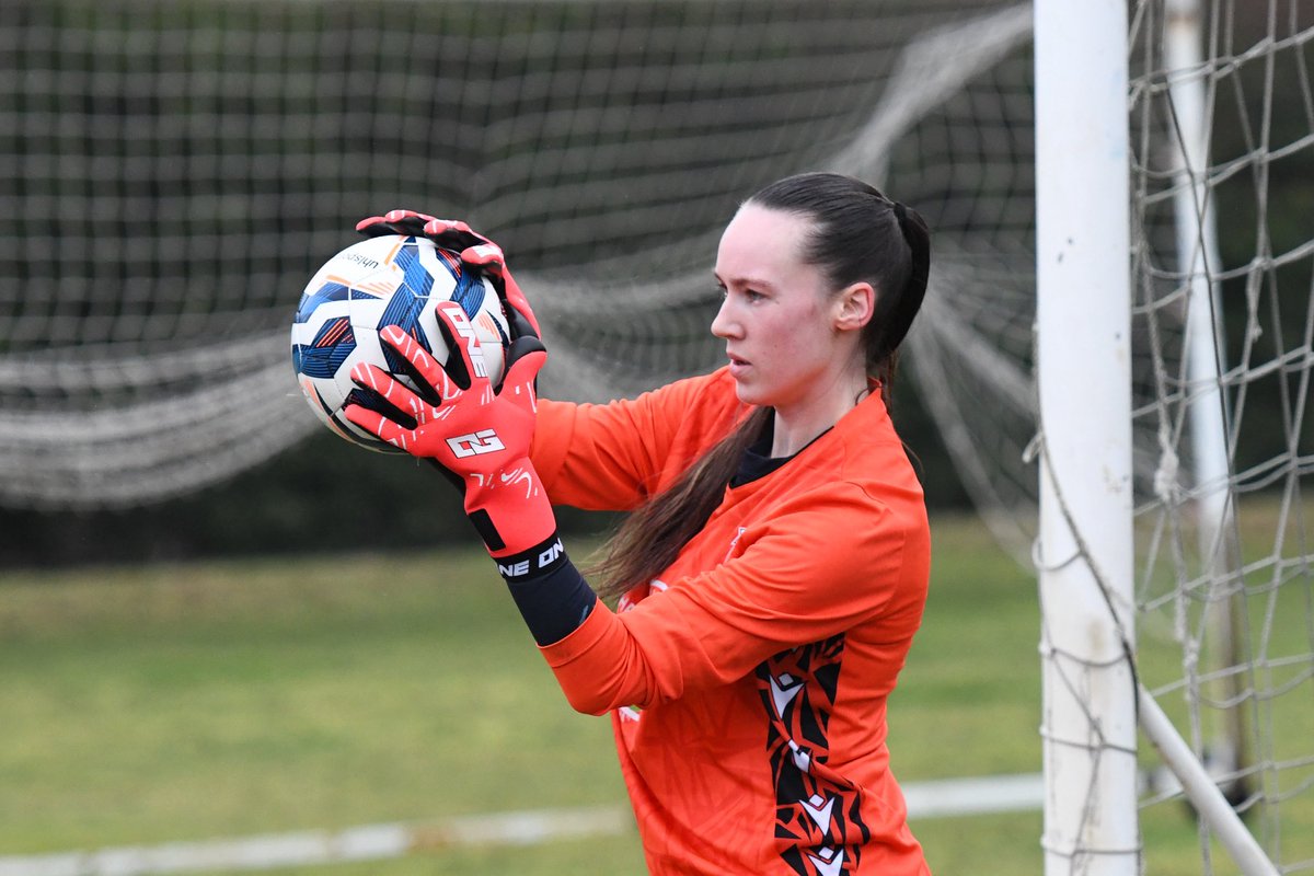 VickieFoster02's tweet photo. @TheOneGloveCo Doubter pack coming in clutch again, into the final we go 🧤🤝🏽⚽️ https://t.co/9MH6MBfEcg
