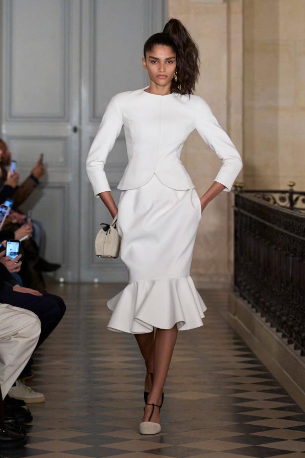 hiamag's tweet image. مجموعة Jacquemus لخريف وشتاء 2026 تعيد صياغة مرح الثمانينيات بأسلوب مميّز وتصاميم فريدة 😍👇
Hiamag.com/node/1793363
@jacquemus 
#JACQUEMUS  #JacquemusFW26