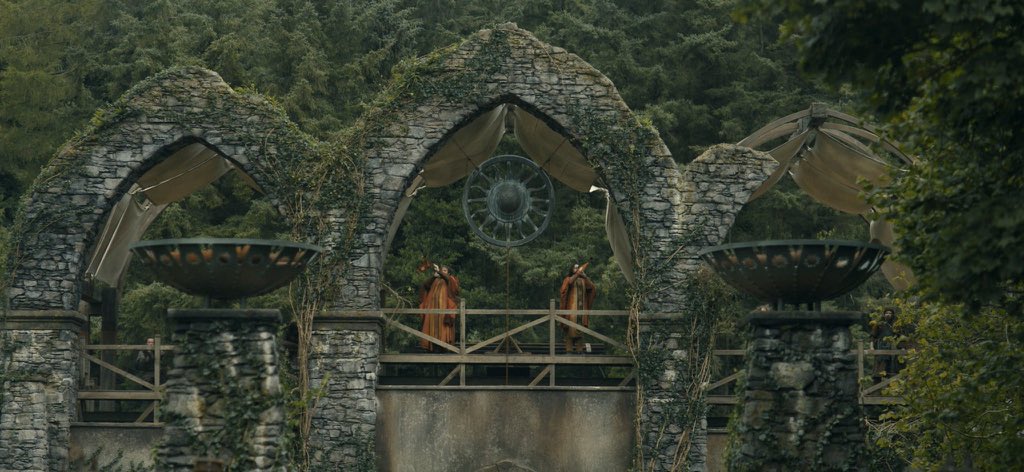 E2 
حلقه قمه بالروووعهه وفيه اقتباسات تبين تخدم القصه الاساسيه وشخصيات، استمتعت صراحه وتعلقت الامال على الحلقه الثالثه 
وللان المسلسل يقدم المتوقع منها مافيه شي فاق التوقعات