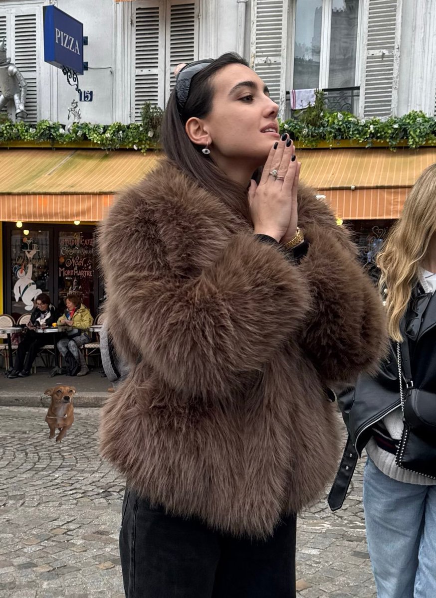 zeudinersarg's tweet image. Excusez-moi?
Quién dijo que Annie no fue a Francia? 😛
#zeudiners