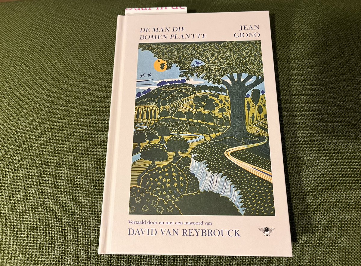 Ik las net “De man die bomen plantte” van Jean Giono, een kort verhaal van de Franse schrijver, in vertaling van David van Reybrouck. En het is schitterend in kleine, tere, bijna verstilde pracht en hoop. Subliem! Sinds kort uit bij De Bezige Bij.