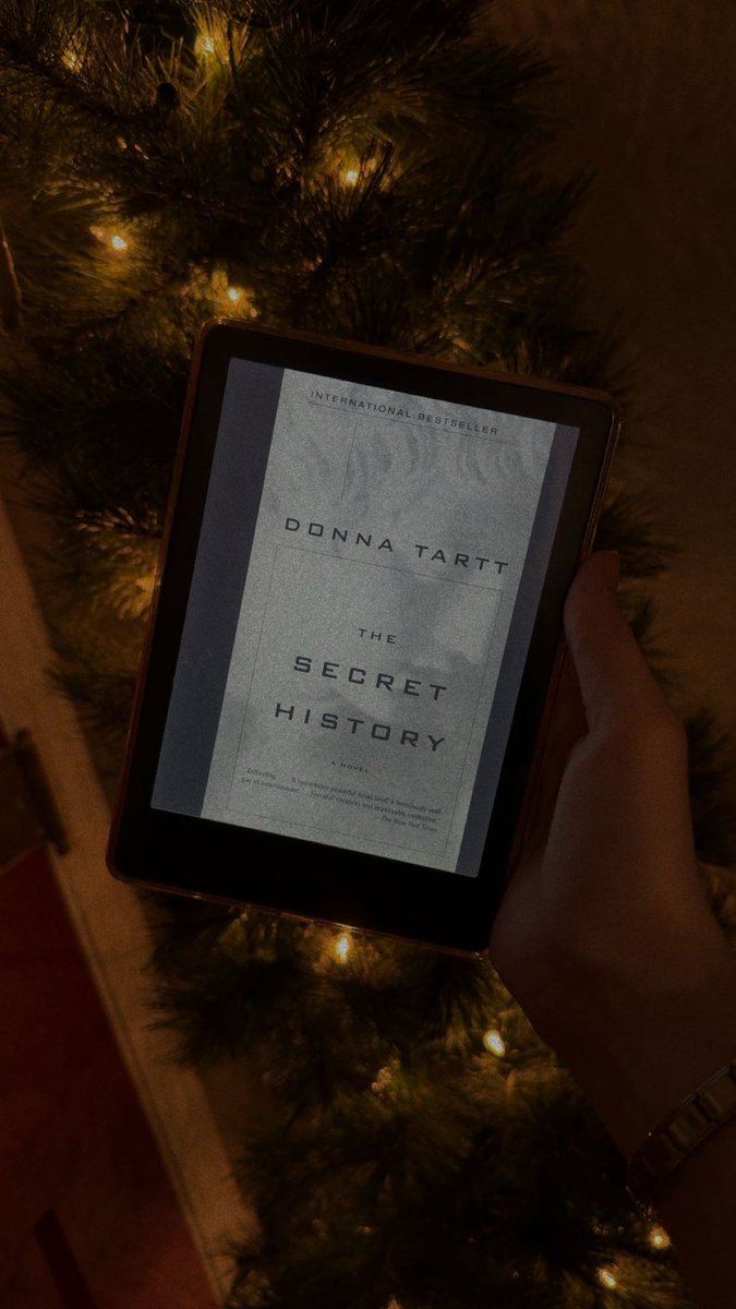 ⊹˚₊ 

•

❥ 📱📖

•

⤷ cr: The Secret History by Donna Tartt