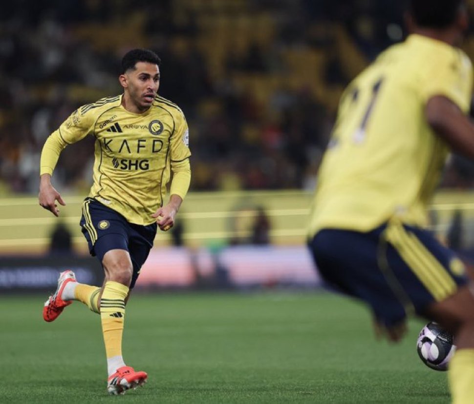 لاعبي المفضل …

احب <a href="/sultan_ghannam/">سلطان الغنام</a> لأنه ظهير بمرتبة صانع لعب …💛