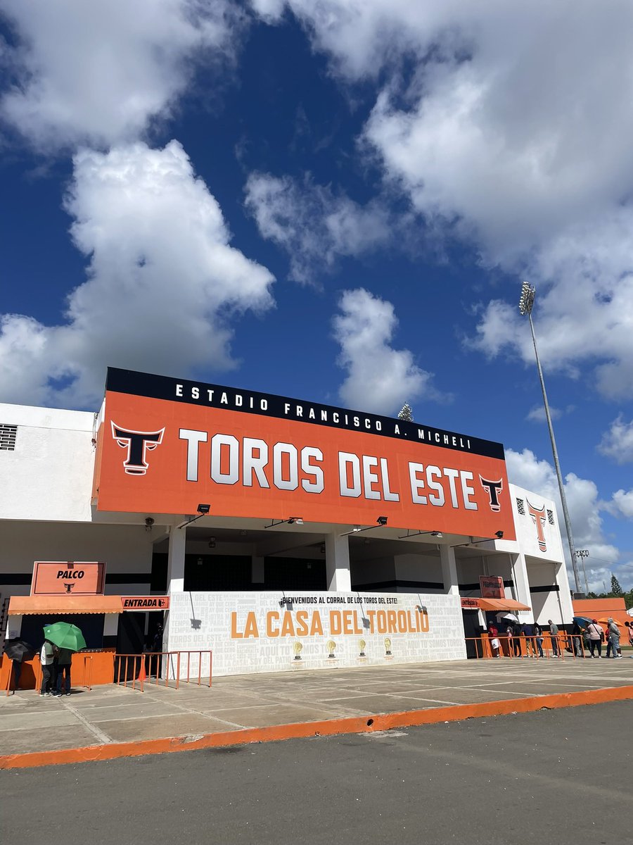FSenaP's tweet image. Un buen día pa’ jugar béisbol 🤩🔥

J4 en el Estadio Francisco Antonio Micheli de los @TorosdelEste en La Romana🐂

#SerieFinal #LIDOM