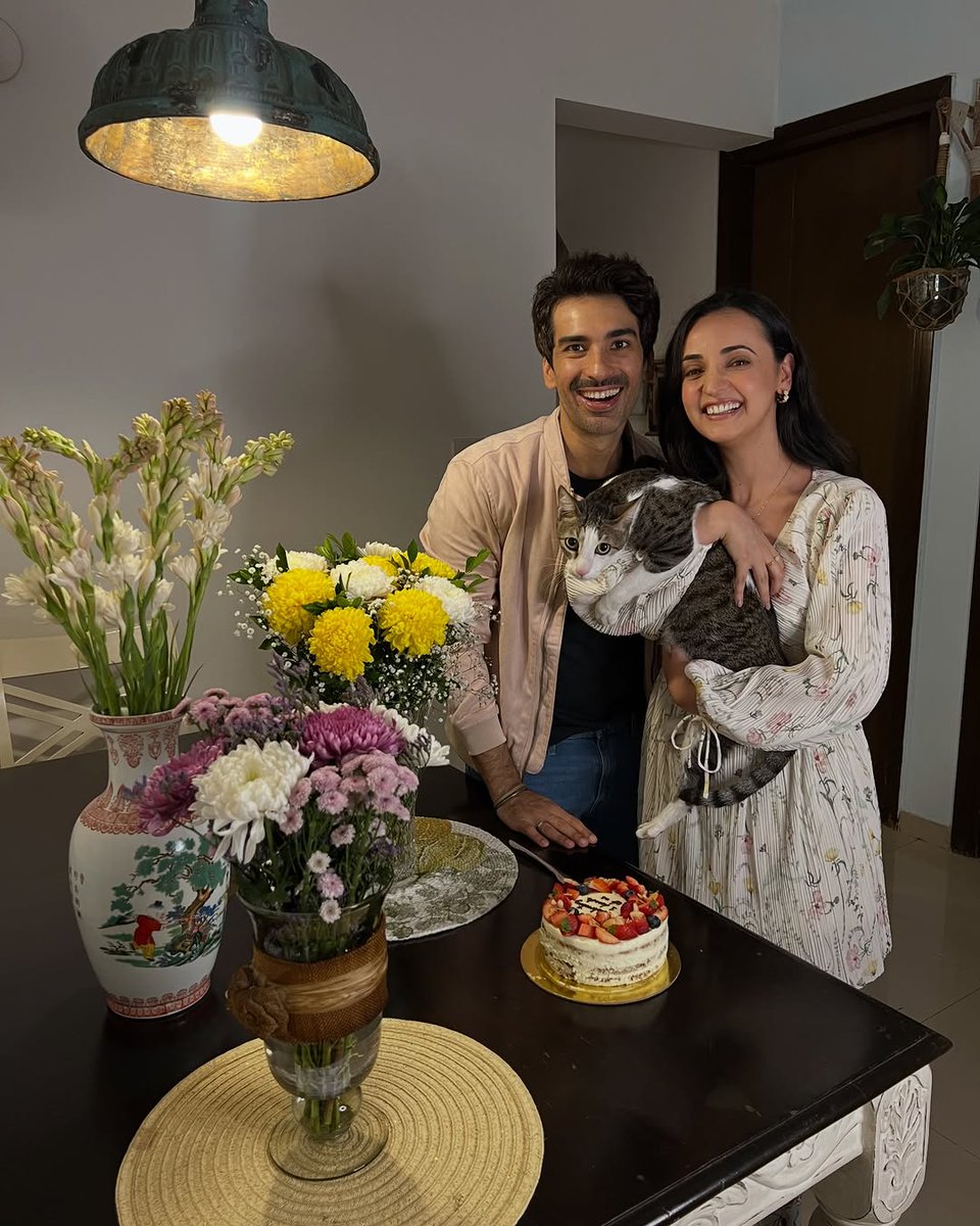 AashiZin's tweet photo. I always feel lucky to witness wonderful journey of my #monaya ,it was like dream come true ,and time surely flies as they celebrated their 10 years of marriage ❤️ my heart is full ❤️ they always made me believe in love
#sanayairani
#mohitsehgal https://t.co/iQGWGXtXvP