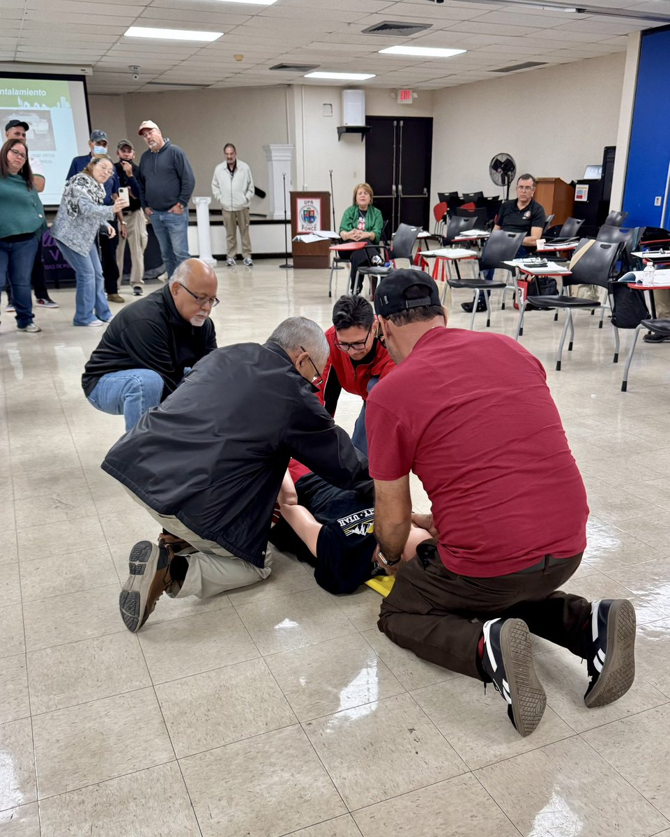 Personal de la #UPRH continúa fortaleciendo sus destrezas mediante su participación en el Programa de Equipo Comunitario de Respuesta a Emergencias (CERT), una iniciativa dirigida a preparar a las personas para responder eficazmente ante emergencias que puedan impactar a sus