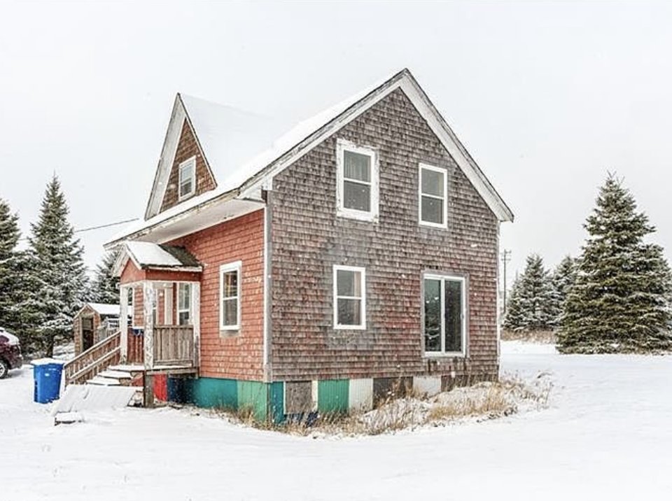 oldhouseunder50's tweet image. Enjoy #oceanviews from this spacious 3-bedroom, 1½-story home in #NewBrunswick, offering over 1,000 square feet and main-floor laundry. oldhousesunder100k.com/experience-coa…