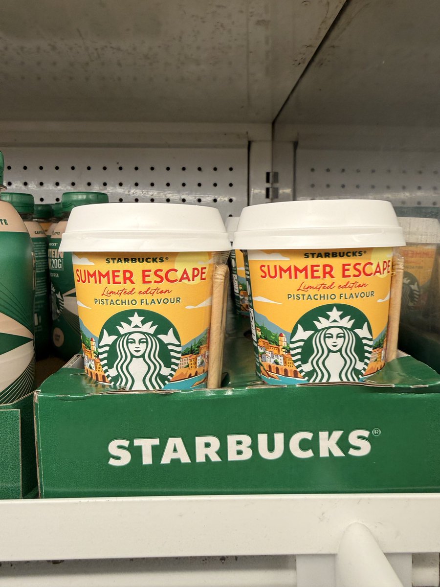 All_Things_New_'s tweet image. Pistachio Summer Escape! ☀️💚 At Starbucks @StarbucksUK #starbucks #pistachio #summer #coffee #wellthisisnew