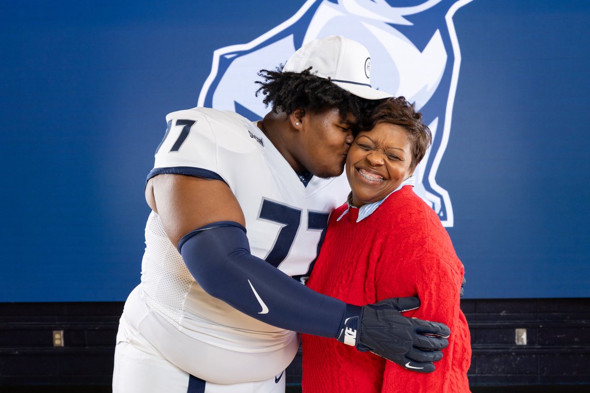 100% Committed!!! #AGTG <a href="/HoughFB/">Hough Football</a> <a href="/CoachDJ78/">Darius Jones</a> <a href="/DeShawnBaker6/">Bakerboy21</a> <a href="/BTHOM63_100/">Brandon Thomas</a>