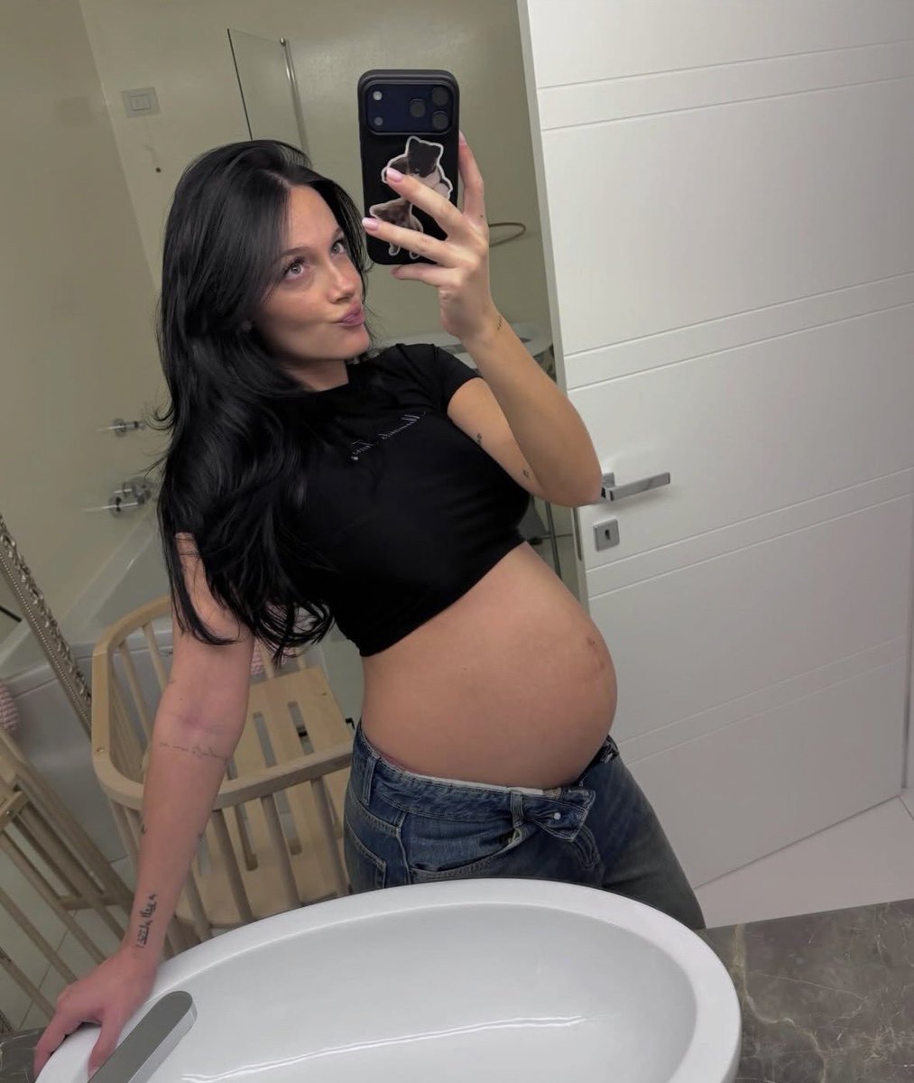 se viene la bebe más linda de todass😭💗