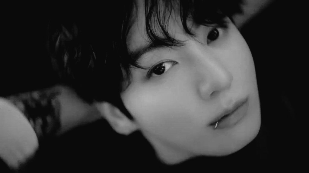 JKKook097's tweet photo. When you have a person with whom you can disagree and fight on any topic..and still come back to the same person with the same love in the very next moment, that's called 
Real Love 

Good night, sweet dreams 🫶
#Jungkook https://t.co/tuwrWKk8b5
