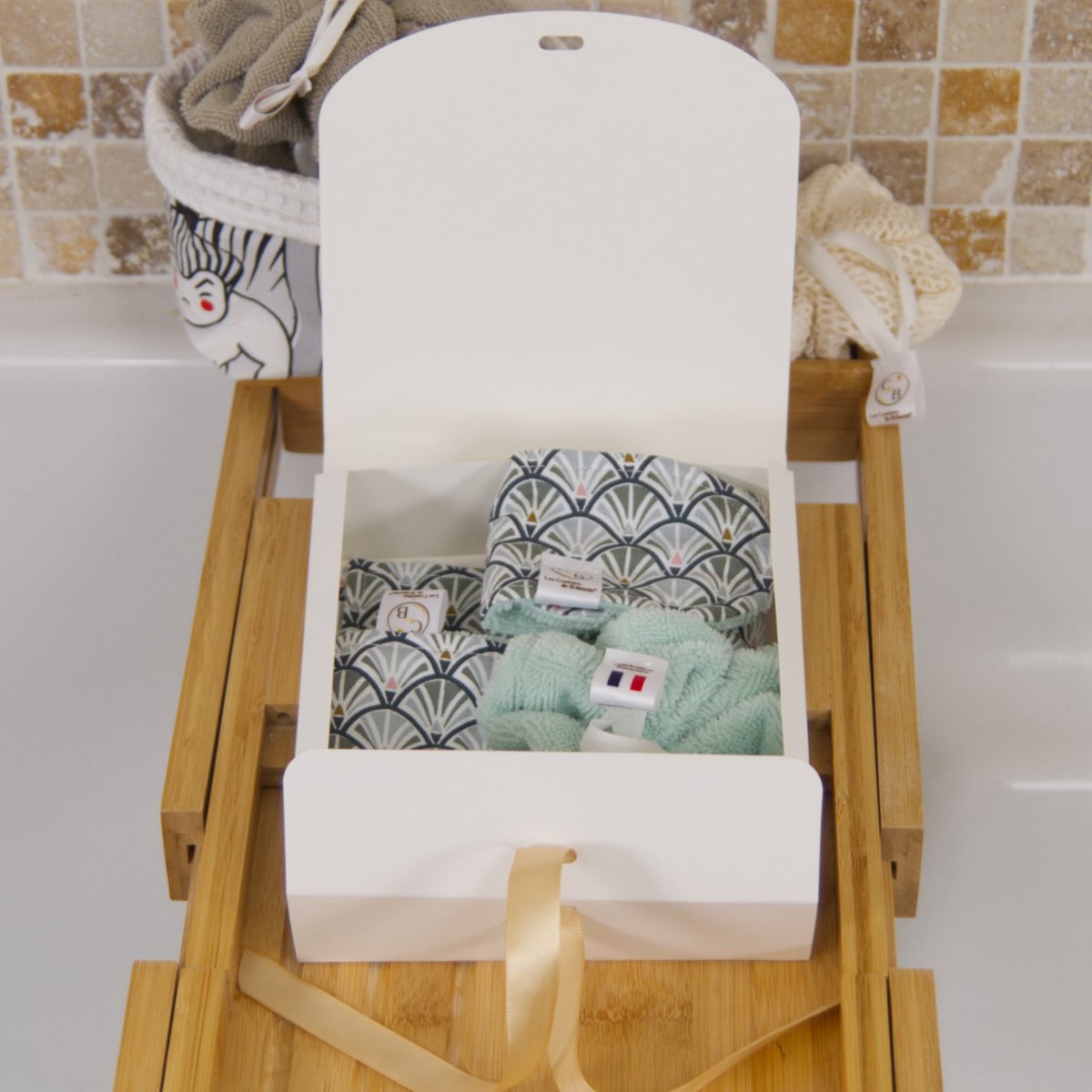 AlexdeCdeB's tweet image. Petite exclu juste pour ici !

Le nouveau motif combiné avec la nouvelle couleur pour le pack découverte ! 

Bientôt disponible sur la boutique. 
Ça va tellement s’accorder avec la nouvelle trousse 😍