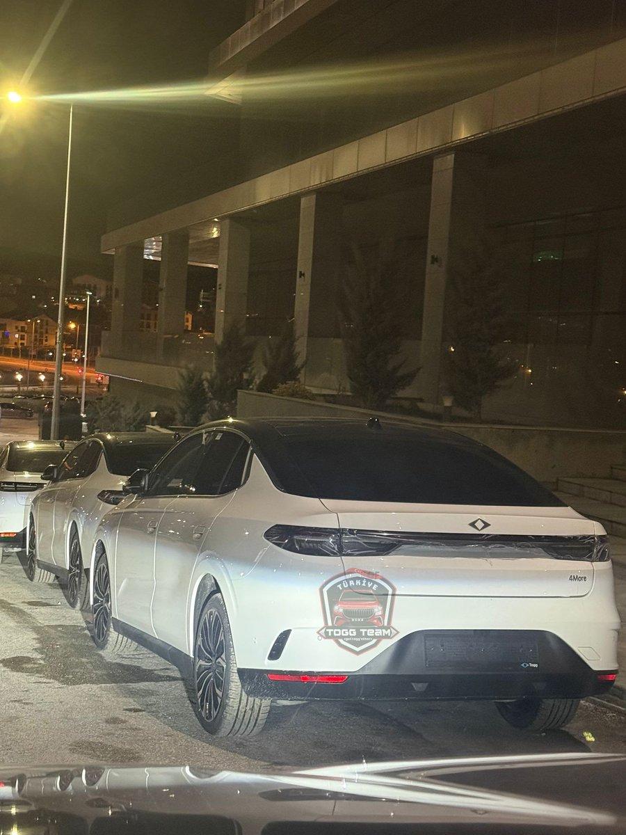 TOGG_Team's tweet image. Ankara'da Pamukkale rengi 4MORE T10F'ler Çayyolu Teslimat Noktasında Görüntülendi.

#togg #4more #t10f #pamukkale