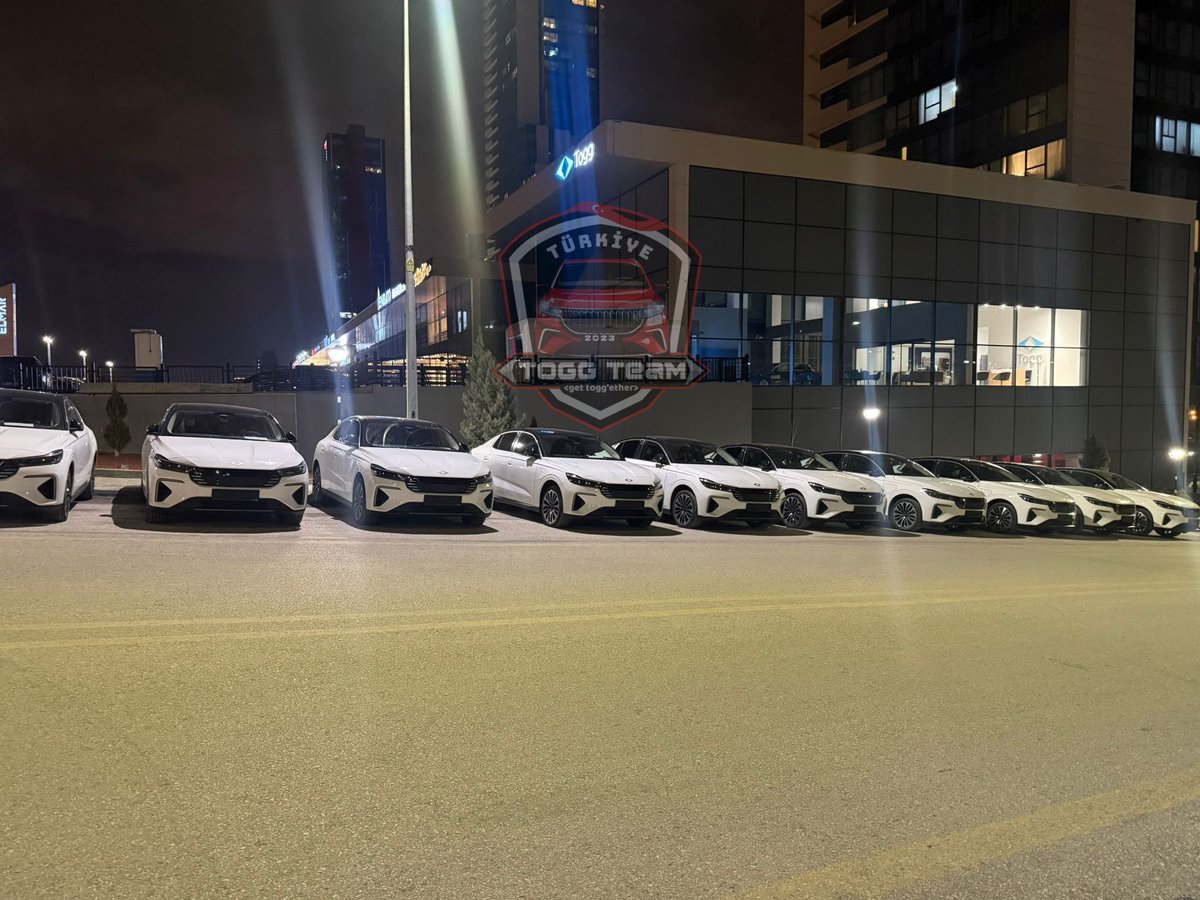 TOGG_Team's tweet image. Ankara'da Pamukkale rengi 4MORE T10F'ler Çayyolu Teslimat Noktasında Görüntülendi.

#togg #4more #t10f #pamukkale