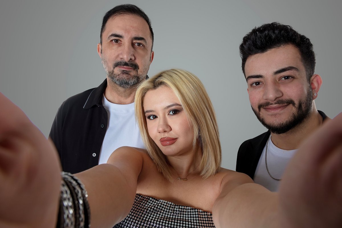 İstanbul Arabesque Projectten “Yüzde Yüz Arabesk” Projesi!: İstanbul Arabesque Project, arabeskin en çıplak duygularını yorumladığı “Yüzde yüz Arabesk” projesinin ilk adımını “Harca” ile atıyor. 

Söz ve müziği grubun… dlvr.it/TQZbGg #TürkçeMüzik #MüzikHaberleri #Müzik