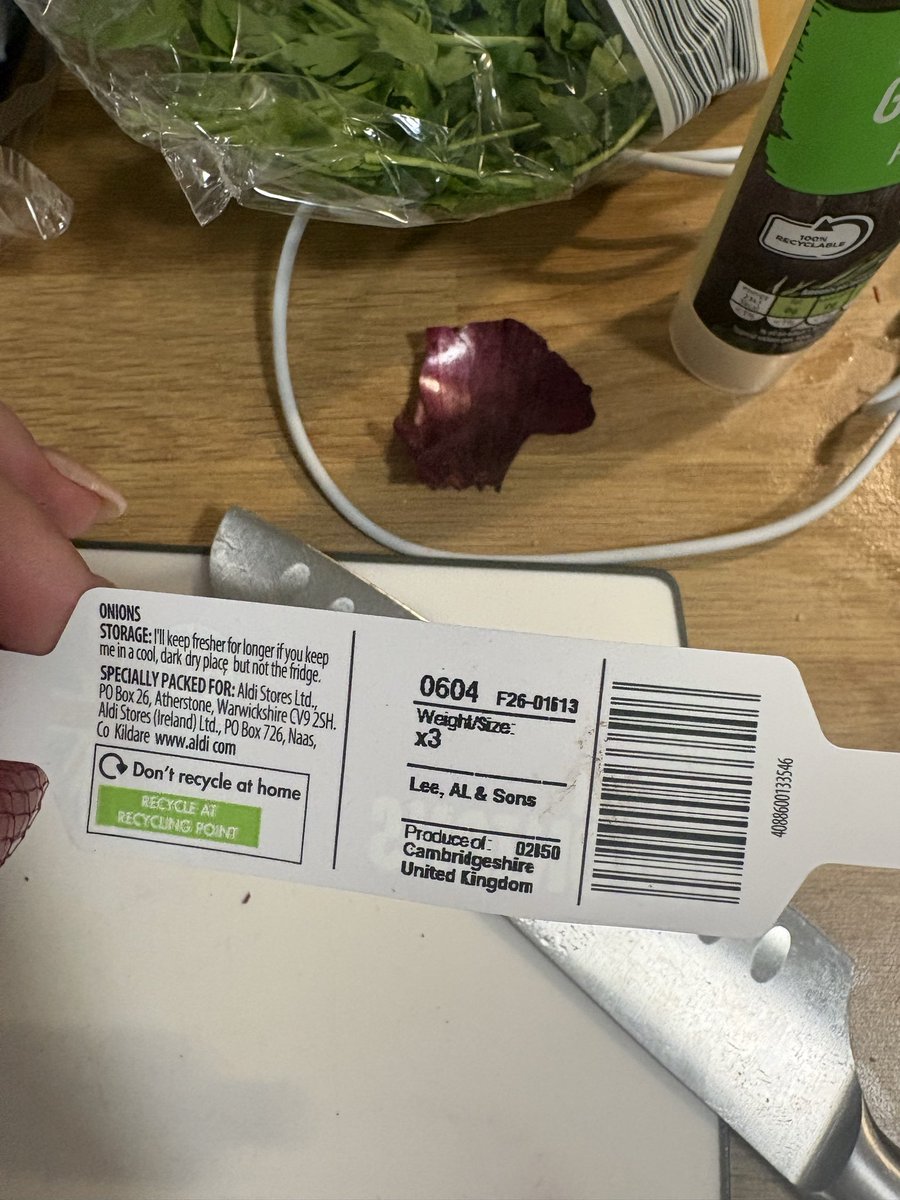 Jax29_'s tweet photo. @AldiUK bought some onions yesterday and they’re rotten 🤔 https://t.co/nvNAjZEvX1