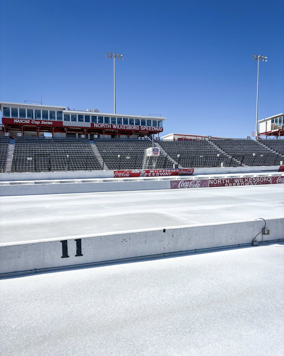 NWBSpeedway's tweet photo. REPOST if you want to see a snow race. ❄️ https://t.co/rUNji7BQoW