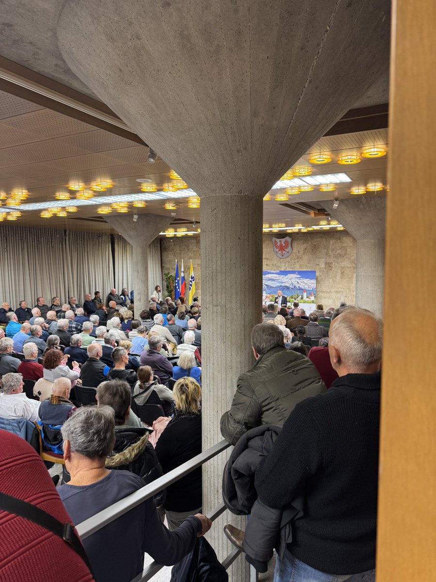 Koalicija z volivci v Kranju. Tudi tu je zmanjkalo sedežev (in stojišč). #Slovenijavstaja