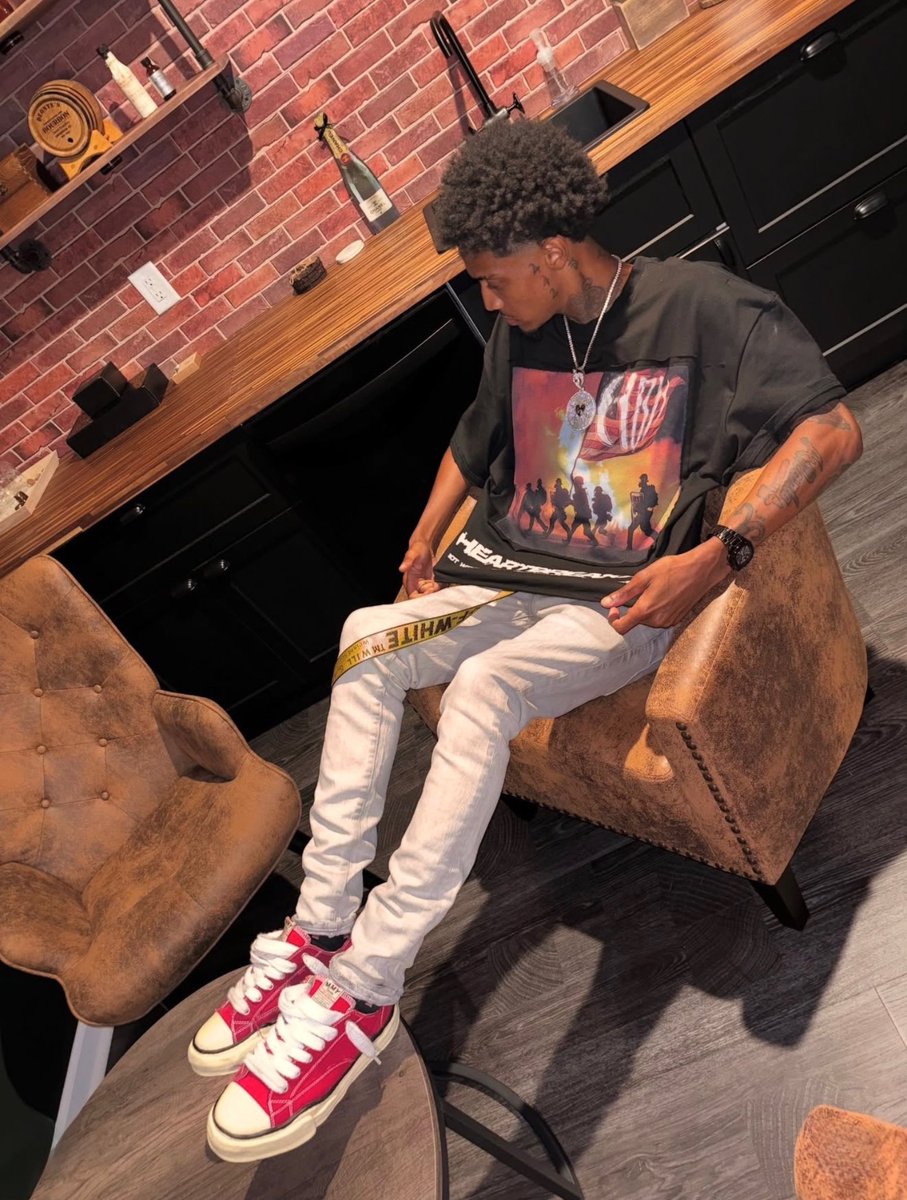 OnlyOne1YC's tweet photo. Told Her I Uh Only Break Her Heart If She Naughty 😤

Go Shop @hbkluxury https://t.co/99XBrGR64f