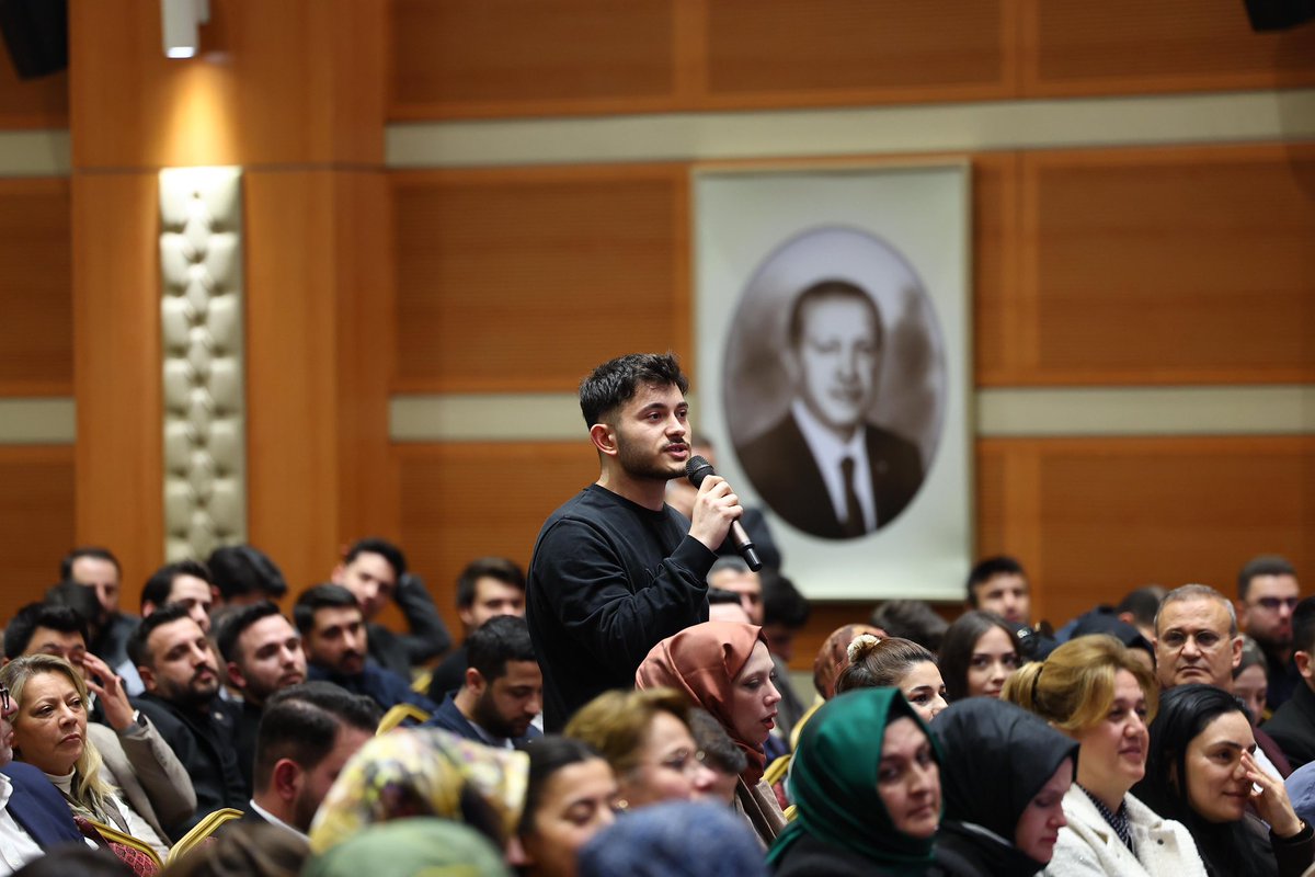 akpartiistanbul's tweet photo. Teşkilat Gündemli İl Danışma Meclisi Toplantımızı gerçekleştirdik.
Teşkilatımızı dinledik, sahadan gelen görüşleri istişareyle değerlendirdik.

Teşkilat bilinciyle, birlik ve beraberlik içinde; sahada karşılaşılan sorunları, milletimizin hayatına doğrudan etki eden başlıkları ele aldık. İstanbul’da ihmallerin ve yanlış yönetim anlayışının yol açtığı kayıpları, #SeninHayatındanGidiyor gerçeğiyle birlikte değerlendirdik.

AK Parti İstanbul Teşkilatları olarak; sahadan kopmadan, milletimizin sesiyle yol yürümeye, birlik içinde ve kararlılıkla çalışmalarımızı sürdürmeye devam ediyoruz.