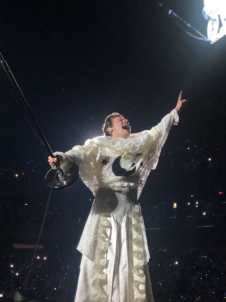 sadieillustrate's tweet image. I paid no more than $200 for this spot at the very first harryween. The hell???