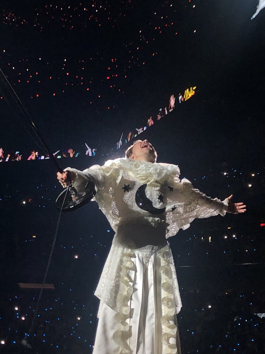 sadieillustrate's tweet image. I paid no more than $200 for this spot at the very first harryween. The hell???